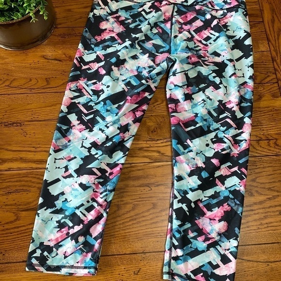 FABLETICS Women's Large Crop Pants Leggings Running Yoga Pink Gray Green. - Picture 6 of 7